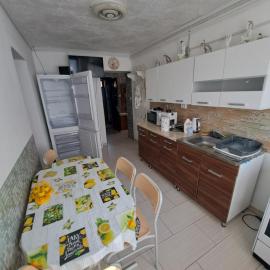 Almás vendégház Tiszaújváros, hotel in Tiszaújváros