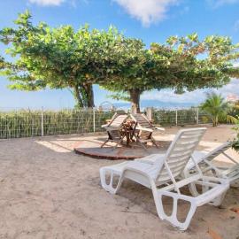 Villa bougainvillier, hotel in Les Trois-Îlets
