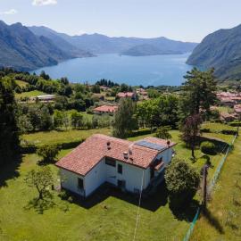 IseoLakeRental - Villa di Enrico, hôtel à Solto Collina