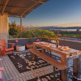 Moana Escape - Tasman Bay Views, Pool, Spa & Sauna, hotel u gradu Nelson