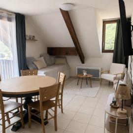 Viesnīca Les Balcons de La Neste - Appt 5-6 pers, Balcon et Vue Montagne pilsētā Aro