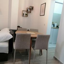 Citi center condo studio u prizemlju, hotel in Vranje