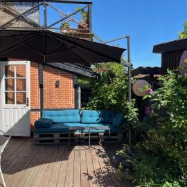 Home with Garden, Free Parking & 5 min from train – hotel w Kopenhadze