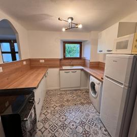 Viesnīca 2-Bedroom Apartment in Historic Building pilsētā Luri