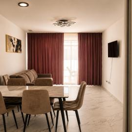 Luxury Beachfront Family Apartment, hotel in La Pineda