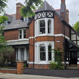 The Limes Boutique Apartments & Rooms inc 1 with Hot Tub, hotel in Gloucestershire