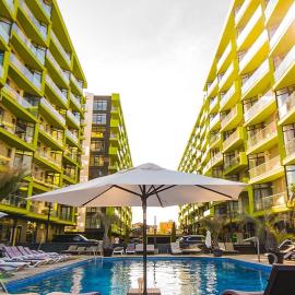 Azizi Luxury Family Apartment - Resort Piscina Plaja Centru Spa Alezzi