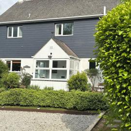 Spacious Dog Friendly Family Home close to Padstow, hotel di Saint Merryn