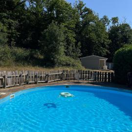 Les chalets de Mézouilhac, le Cerisier, hotel in Riols