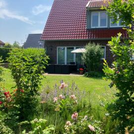 Ruhige Komfortwohnung mit Terrasse im Grünen