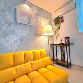 Slow&Joy, Suwon ㅣ Next to Hwaseong HaenggungㅣJust 5 minutes from the trendy Haengridan-gilㅣPrivate, exclusive-use accommodationㅣUp to 8 guests