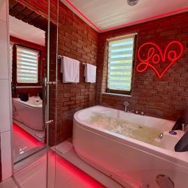 Apartament "Loft Love" Jacuzzi SPA z dużą wanną z hydromasażem dla Dwojga