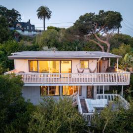3BR Ocean-View Beach House | Two Decks + BBQ, хотел в Съмърленд