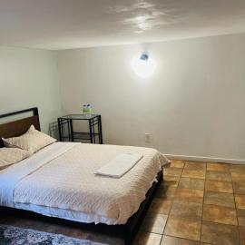 Le1226-Private Basement with WIFI and Free Parking