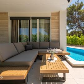 Villa Nika with pool & parking near Zadar, hotel in Bibinje