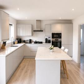 4 Bed House , Sleeps 9 , Smart TV , Games Machine , Foosball Table & Xbox , Free Parking , Ideal For Contractors & Families By AV Property Kent