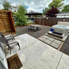Southern Comfort - Hot tub - Modern - Relaxing, Hotel in Central Point