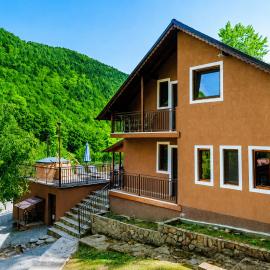 Iezer Mountain Escape, hotel en Lunca Ampoiţei