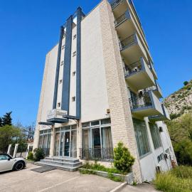 WEST GATE free parking & wi-fi, hotel di Sutomore