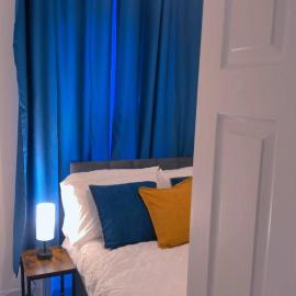 Spacious 3BR Sleeps 8 1G Wifi Free Parking، فندق في Felling