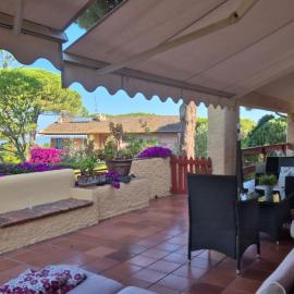 Villa Giolù a pochi passi dal mare, Hotel in Magazzini