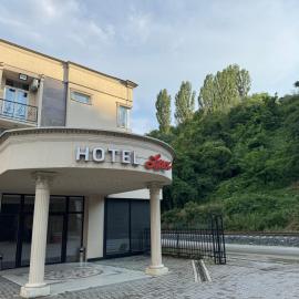 Viesnīca Hotel Lux pilsētā Kosovska Mitrovica