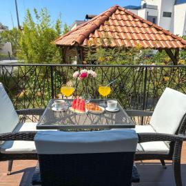 WhiteHouse Brodarica STUDIO apartments - close to Beach with Restaurant