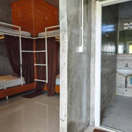 The Ten RoomA Private bathroom walk to beach in ten min