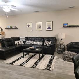 Relaxing Modern 3 BR Home - Queen Bd - North JAX, hotel in Jacksonville