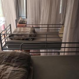 Dortoir pour homme repos entre 20h et 10h - Juste pour dormir, hotel in Bobigny