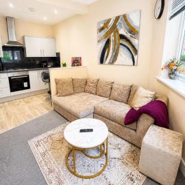 SwankyApartmentNearM5withParking, hotel u gradu Oldberi