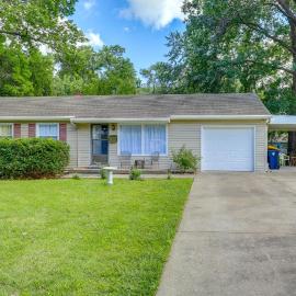 5 Mi to Kansas City Stadium! Bright Home w/ Yard