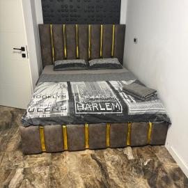 Apartament bloc nou - self check in - free parking, hotel din Craiova