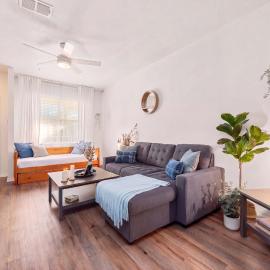 Stylish Modern-Farmhouse Boutique Condo - 2BD 2BA, hotel a Gainesville