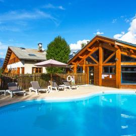 Logis Hôtel Les Peupliers, hotel v destinácii Baratier
