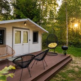 Baltic Beach Charm Tiny House C, hotel v destinaci Pērkone
