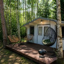 Baltic Beach Cozy Tiny House B, hotel di Pērkone