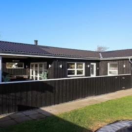 7 person holiday home in Blokhus, hotel en Blokhus