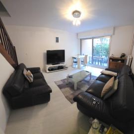 Beau Duplex Familial