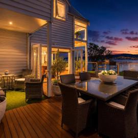 Casa Con Vista Luxury Waterfront Home, Sleeps 10, hotel in Hobart