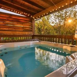 Hot Tub Pet Friendly Sleeps 9 Pool Games, hotel in Sevierville