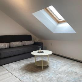 Spacious apartment in Charleroi 100 m² with parking 5 ppl, hotel v destinácii Charleroi