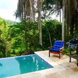 Rio Mantra Secluded Riverfront Villa with Private Infinity Pool, hotel in Santa Elena