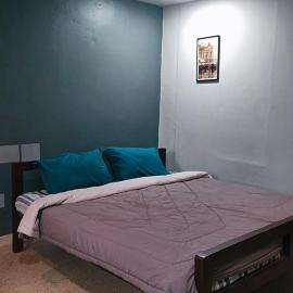 Swanky Cozy Homestay with SINGLE AC bedroom, отель в городе Колхапур