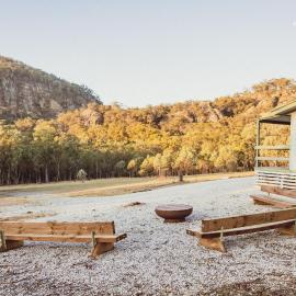 Bushland family retreat, hotel in Breakfast Creek