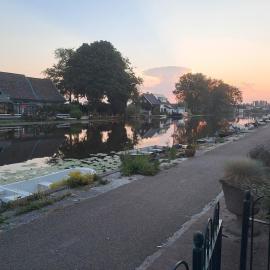 House 76m2 garden on the river with air conditioning, hotel di Nieuwerbrug