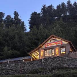 Brāhmaur에 위치한 호텔 The tribal homestay and cafe