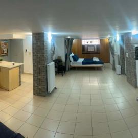 Spacious Studio Near Athens Airport and beach at Porto Rafti, hotel in Porto Rafti
