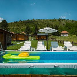 Brvnare Vapa, hotell i Sjenica