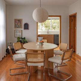 Cozy Mid-century Cottage with stunning views, hotel in West Hobart